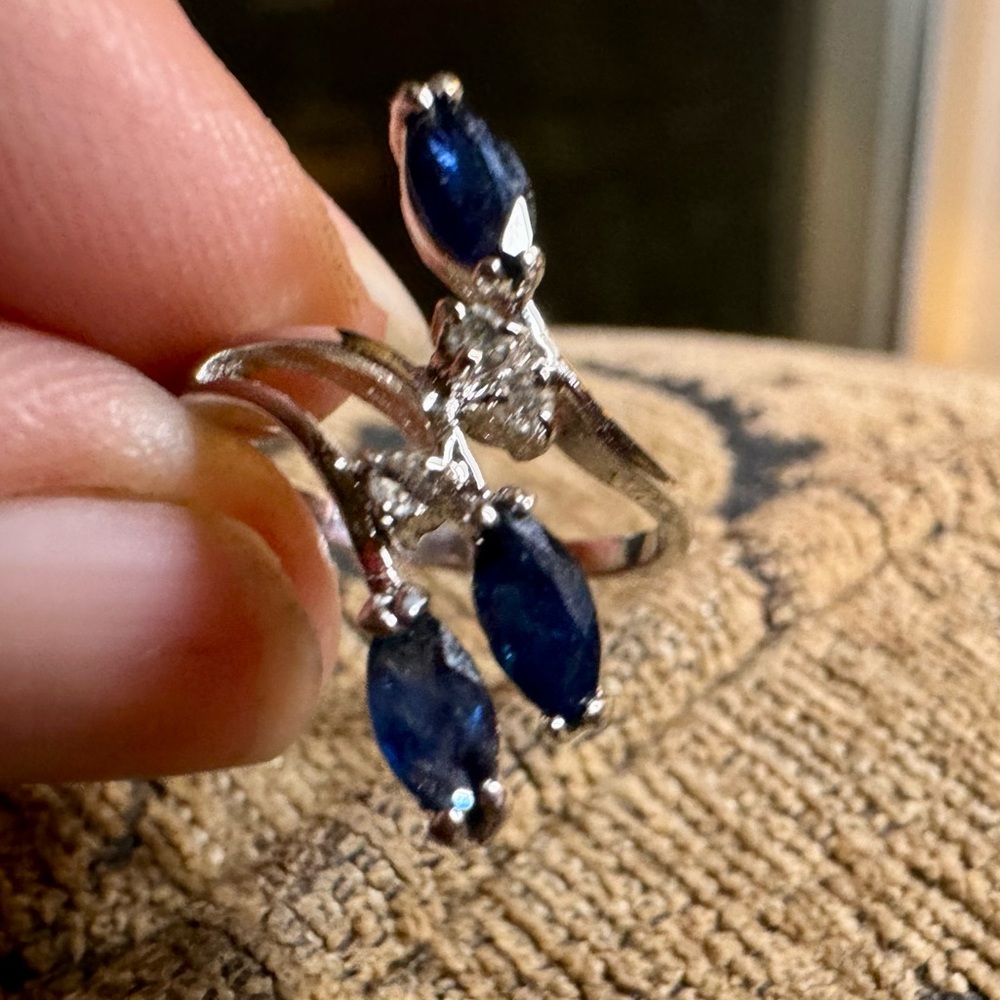 Vintage sterling silver sapphire and clear stones ring. - Picture 6 of 17